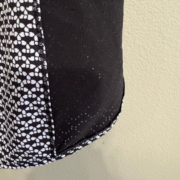 Lululemon Real Quick Short *Perforated 3.5" size 8 - Picture 4 of 8